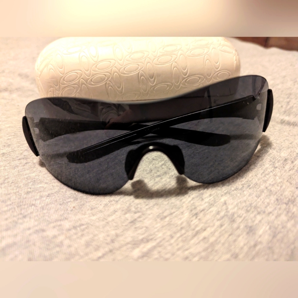Oakley Shield Sunglasses Black Smoke Lens